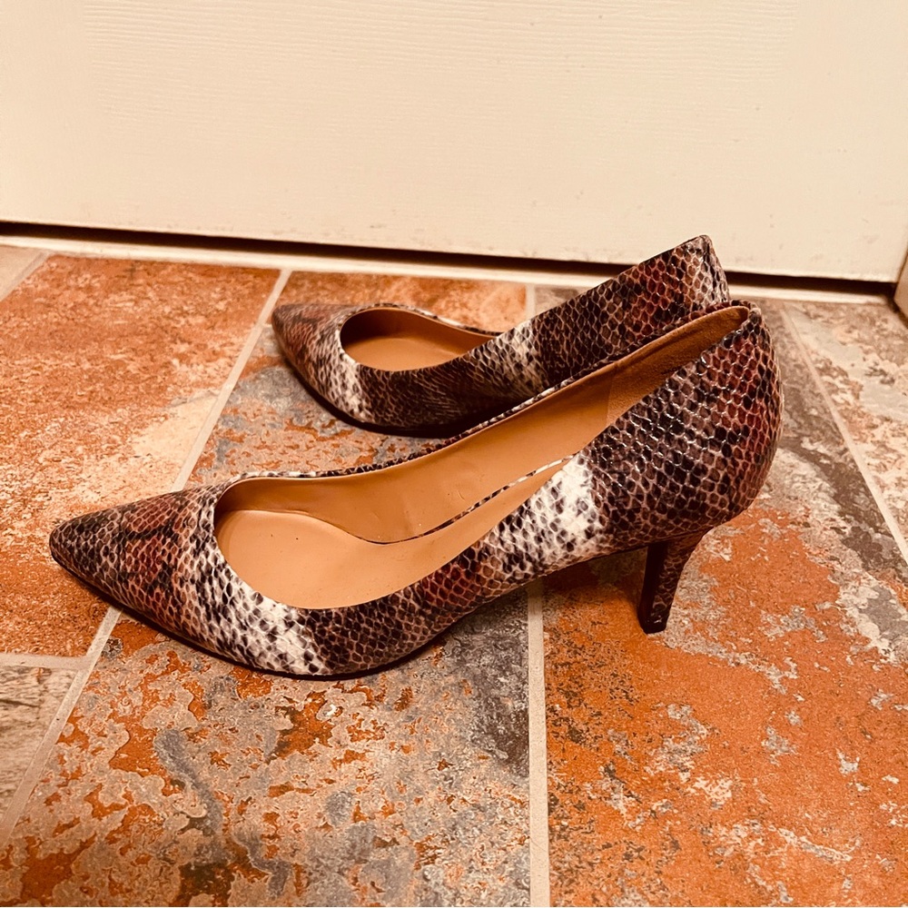 Nwob! Stunning Nine West Python Print Pumps! - image 3